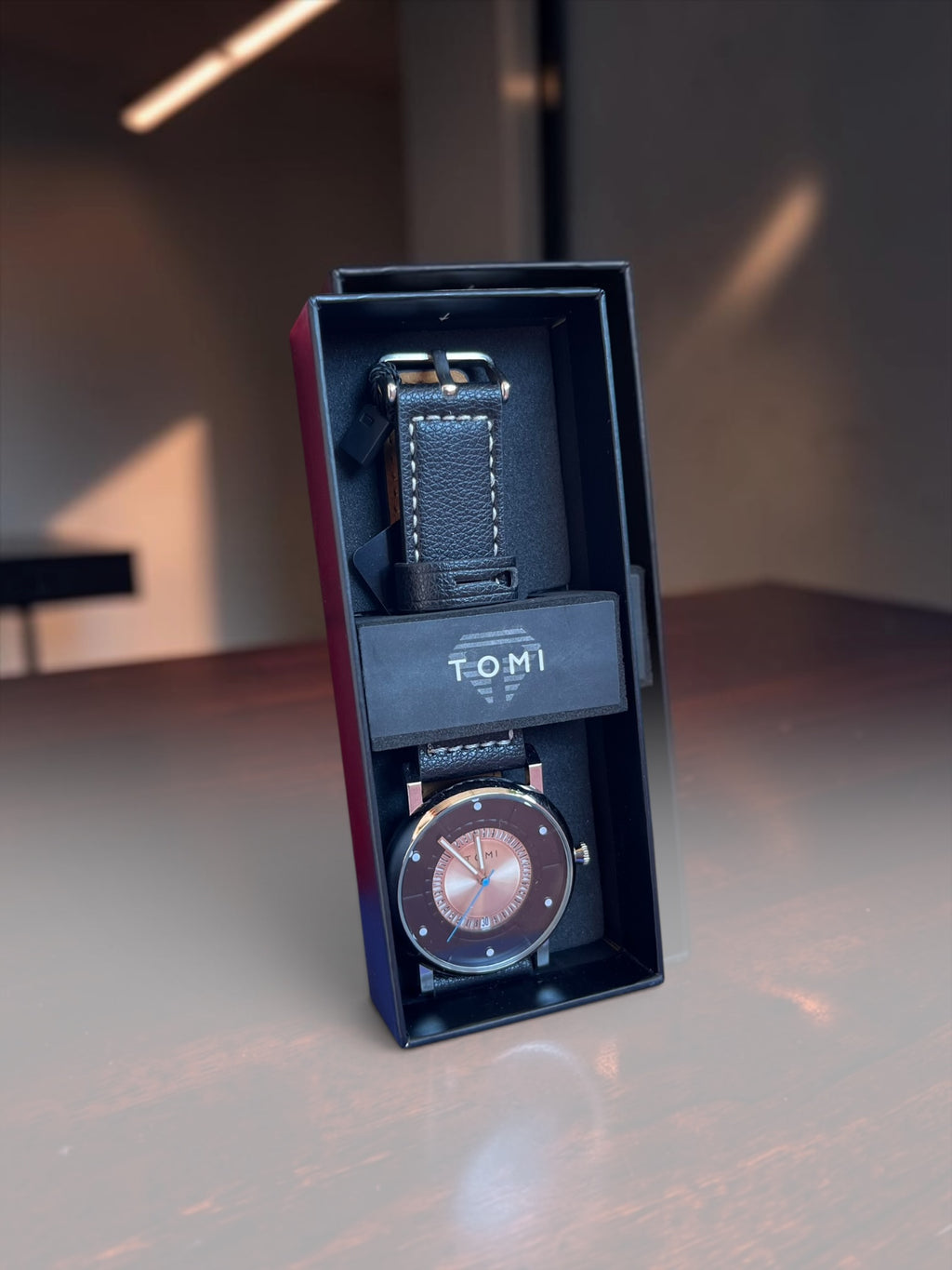 Reloj TOMI para Hombre – Elegante con Correa de Cuero