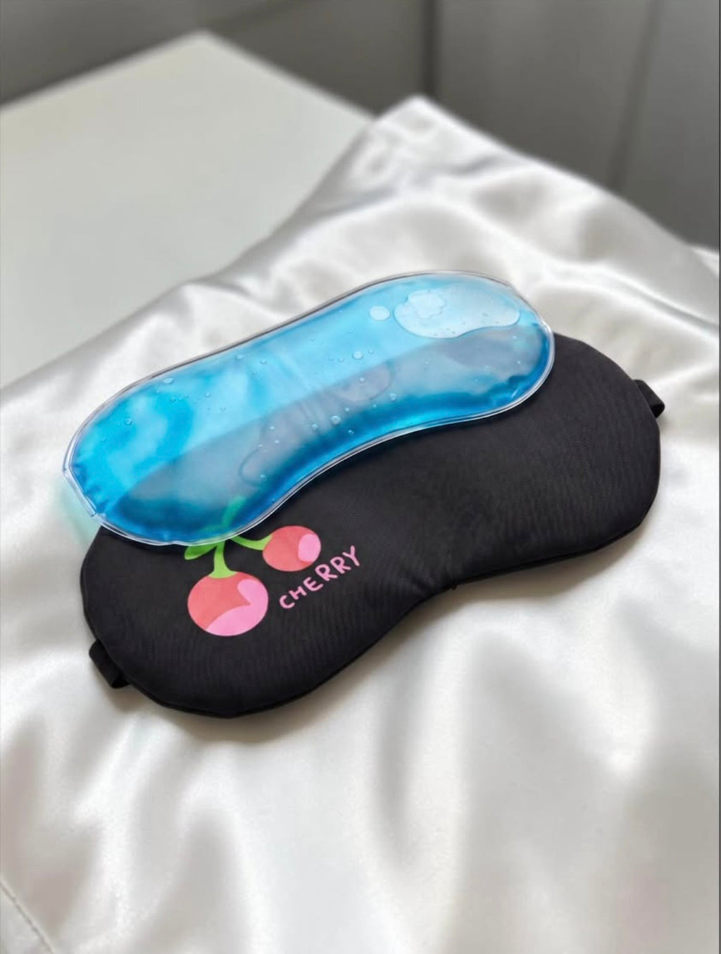 Antifaz para Dormir Cherry con Gel Frío/Calor - Relaja Ojeras - Nuevo